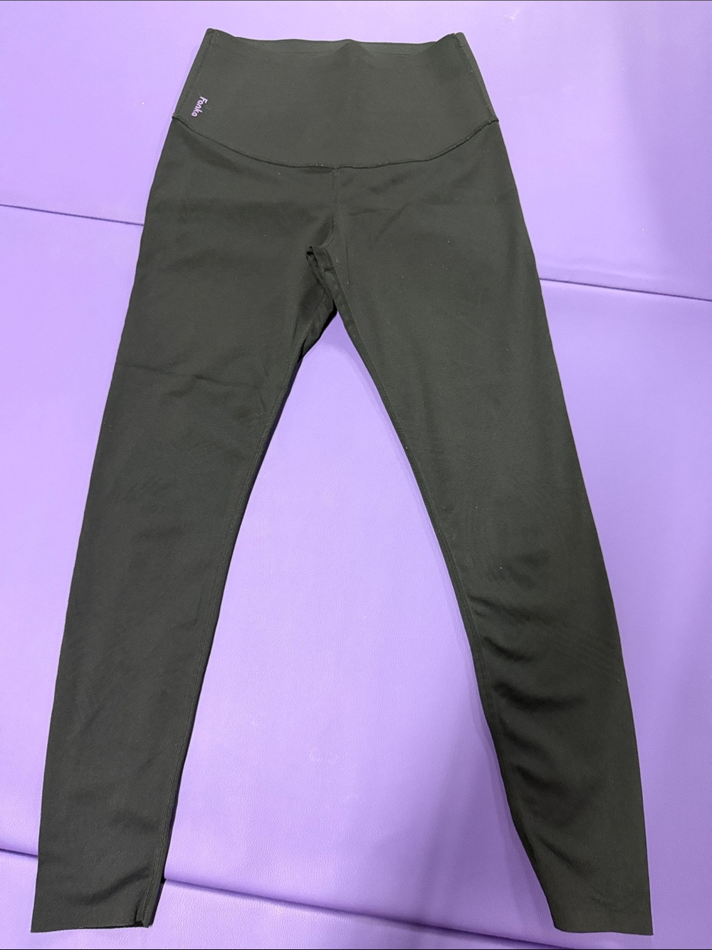 High-Waist Black Women's Leggings with Subtle Side Logo